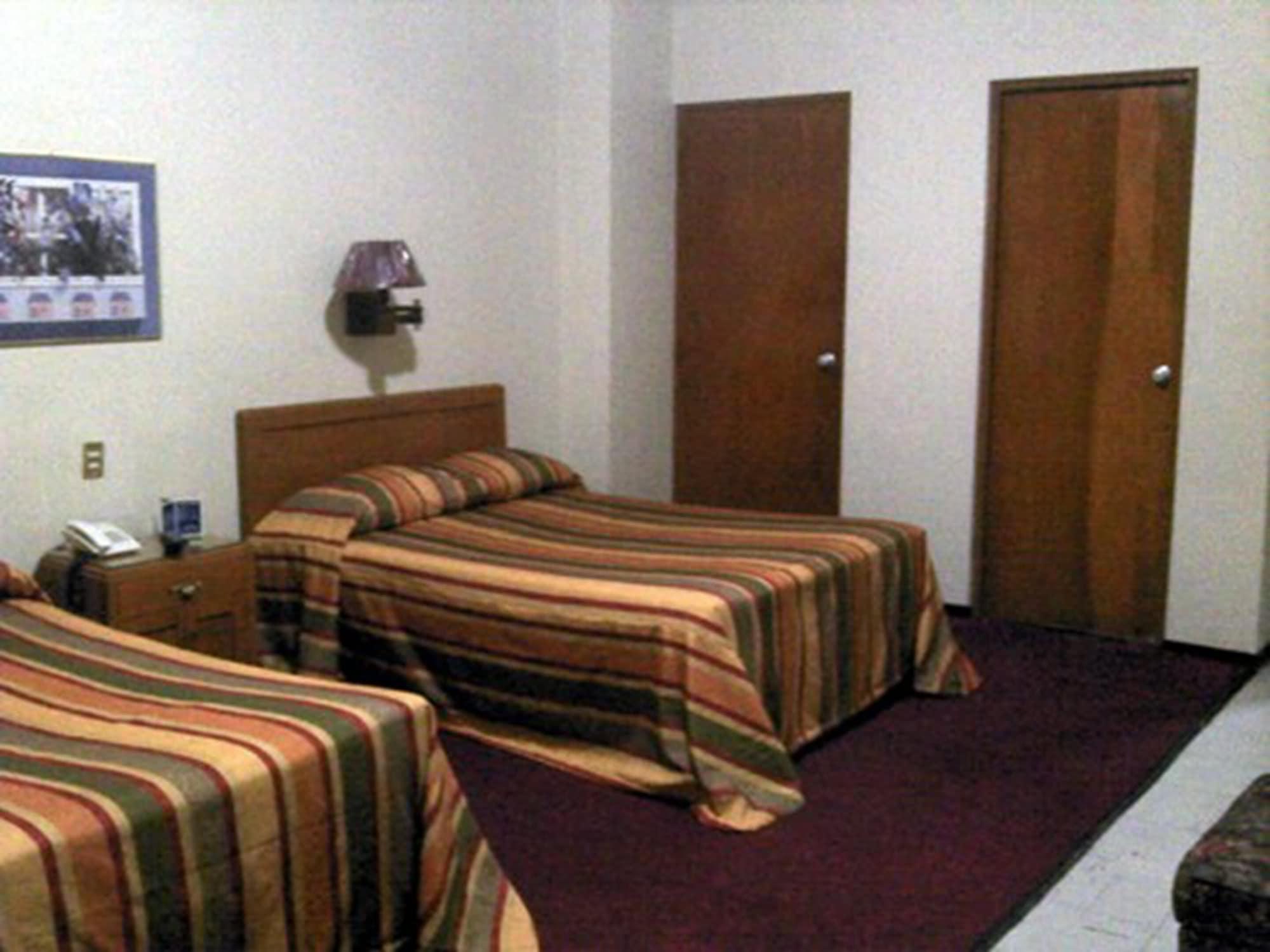 Hotel Calvete Torreón Esterno foto