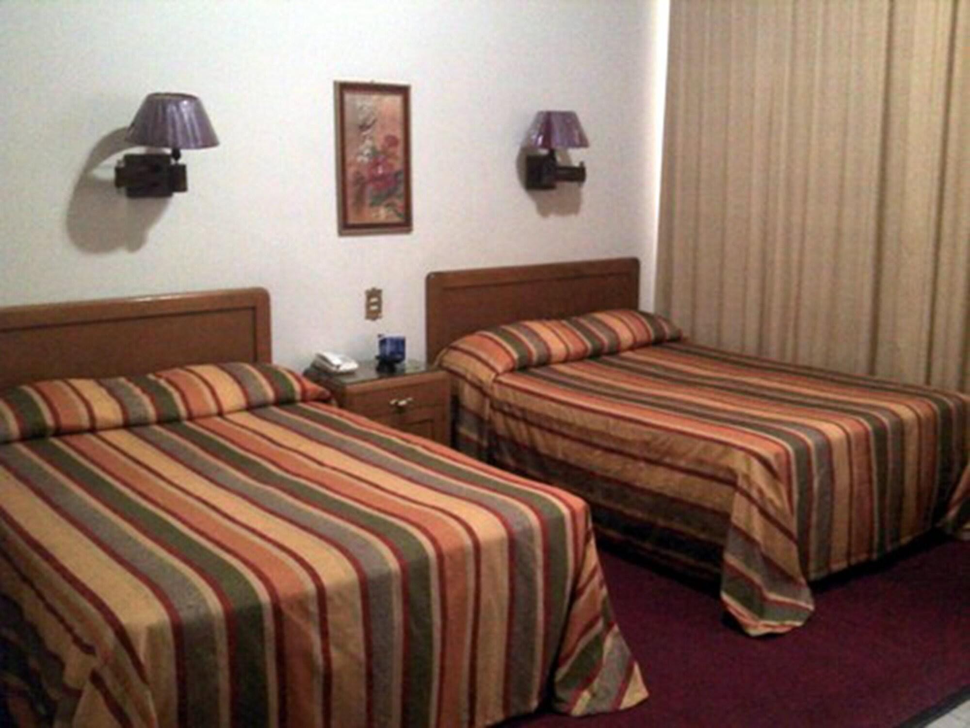 Hotel Calvete Torreón Esterno foto